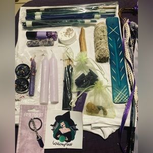 Large Mystery Witchy Essential box